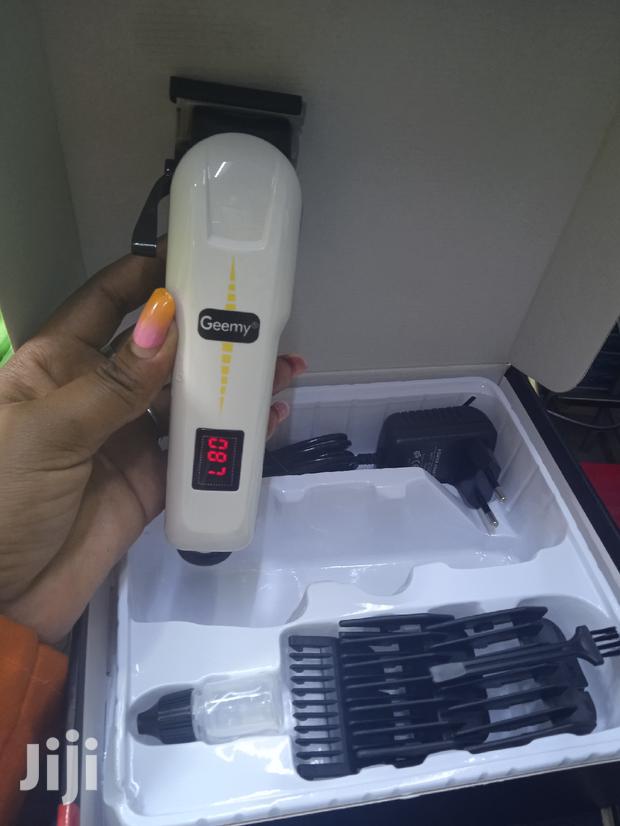 Geemy Proffessional Lcd Display Rechargeable Hair Clipper - thumbnail 3