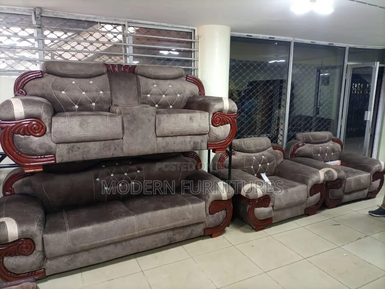 7 Seater Modern Seat