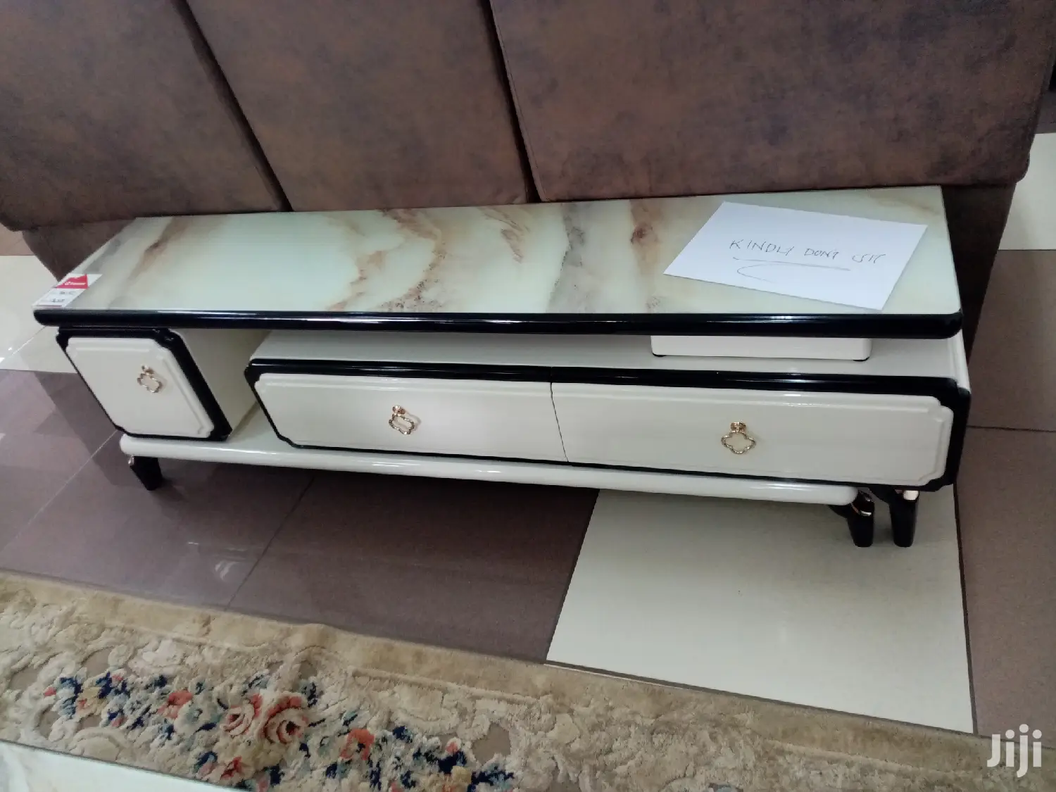 Extendable TV Stand