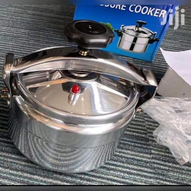 7 and 9 Litres Non Explosive Pressure Cookers