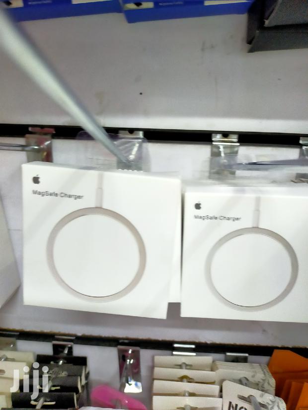 Wireless Magisafe Charger-09