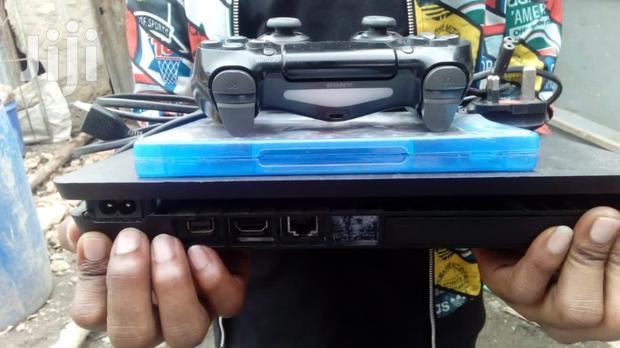 PS4 Slim Pre Owned - thumbnail 3