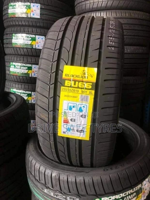 255/35ZR19 Black Lion Tyre 92Y