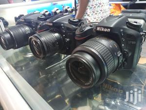 Nikon D71OO Superior Dslr