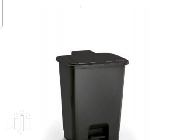 30litre Plastic Pedal Bin - main view