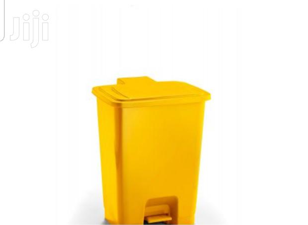 30litre Plastic Pedal Bin - thumbnail 2