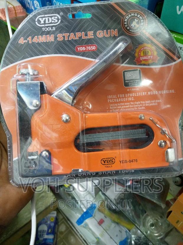 Hand Stapler With Pins - main view