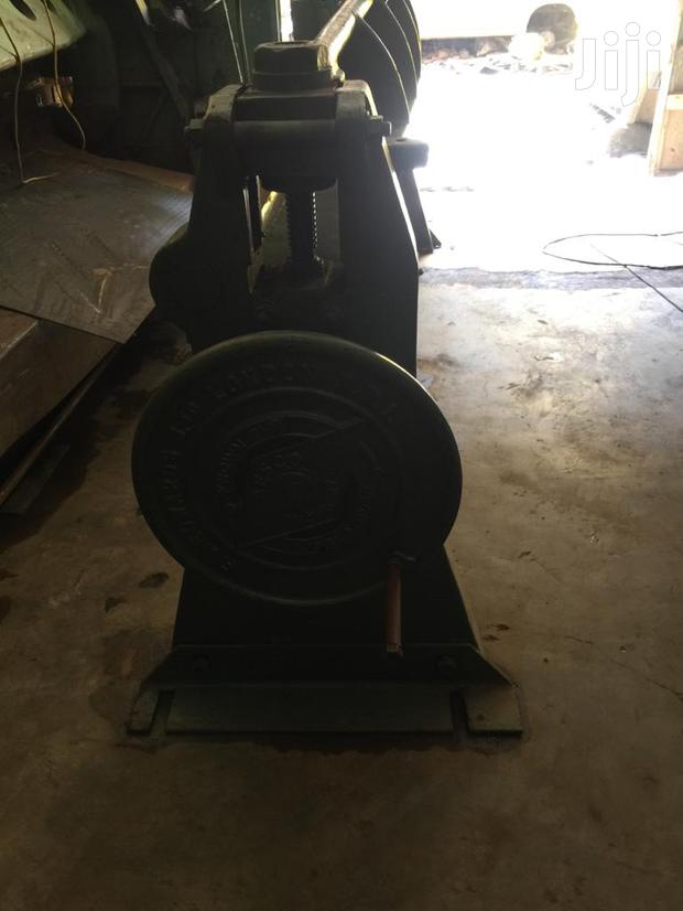 Ex-Uk Manual Folding Machine - thumbnail 3