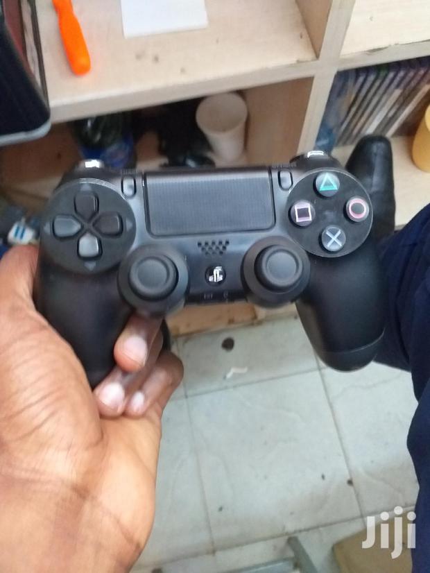 PS4 Controller
