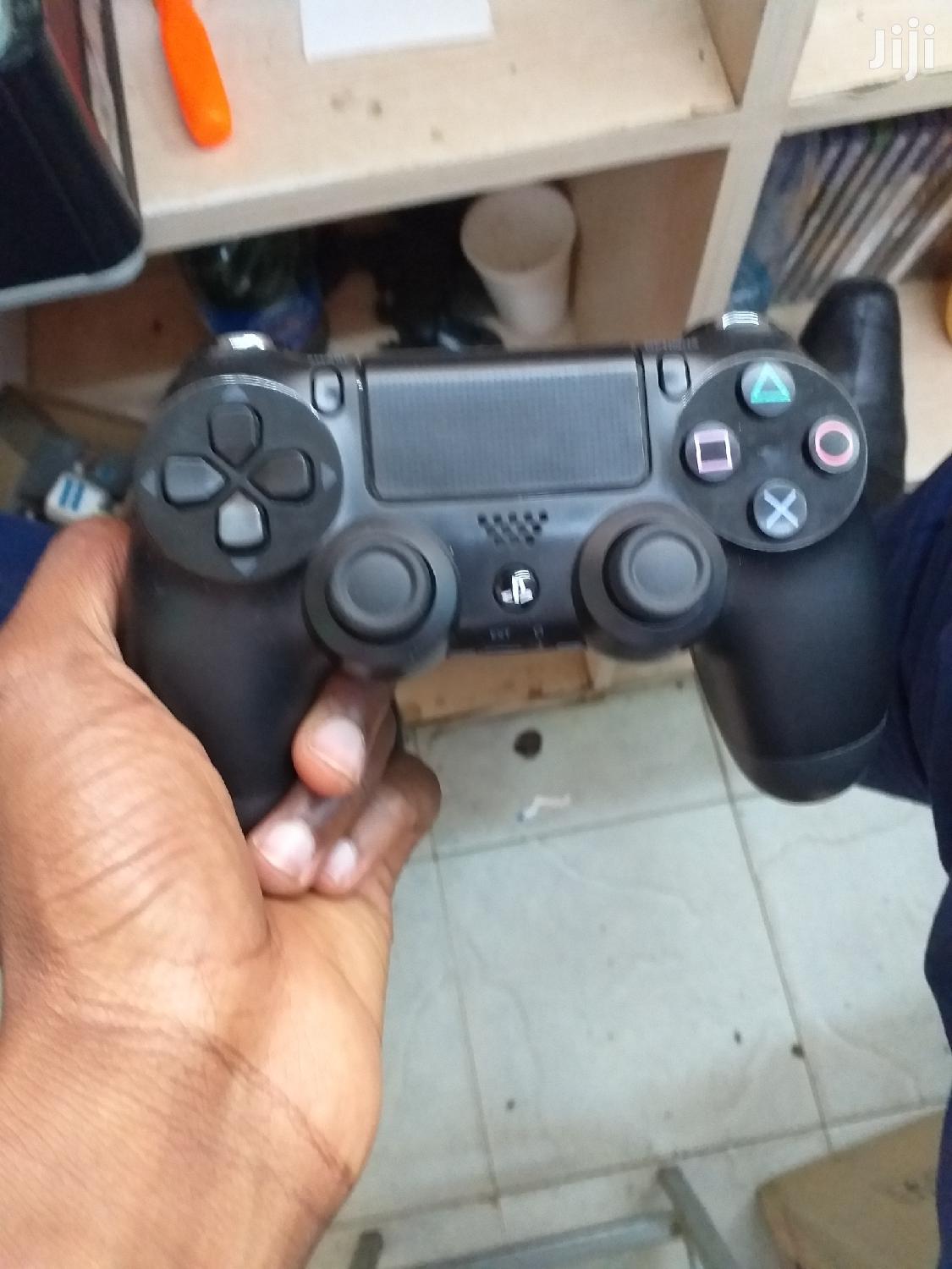 PS4 Controller
