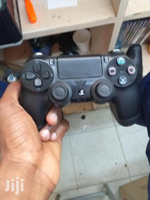 PS4 Controller - thumbnail 2