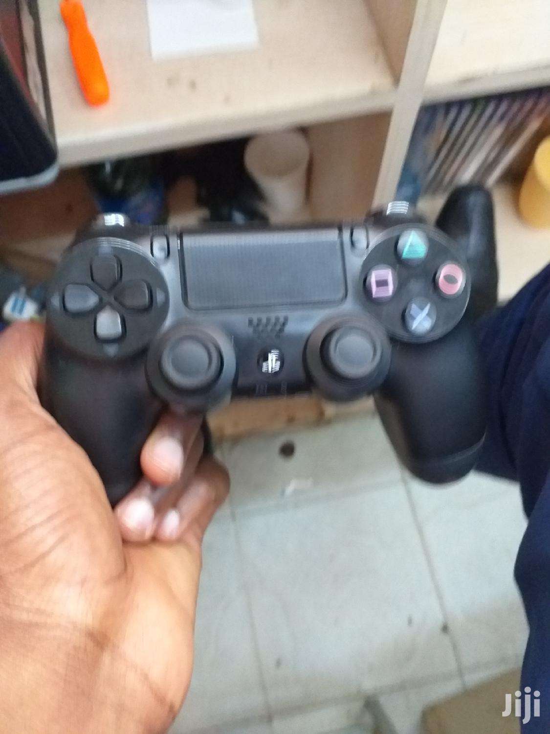 PS4 Controller