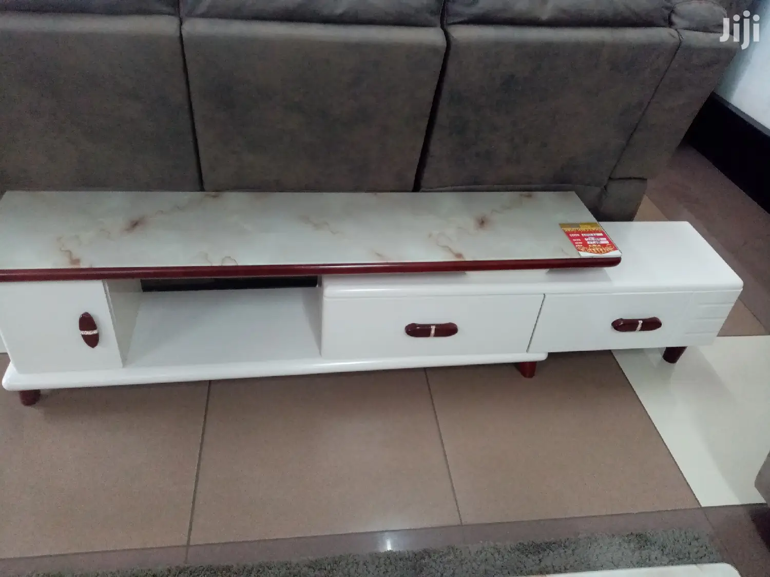 Extendable TV Stand
