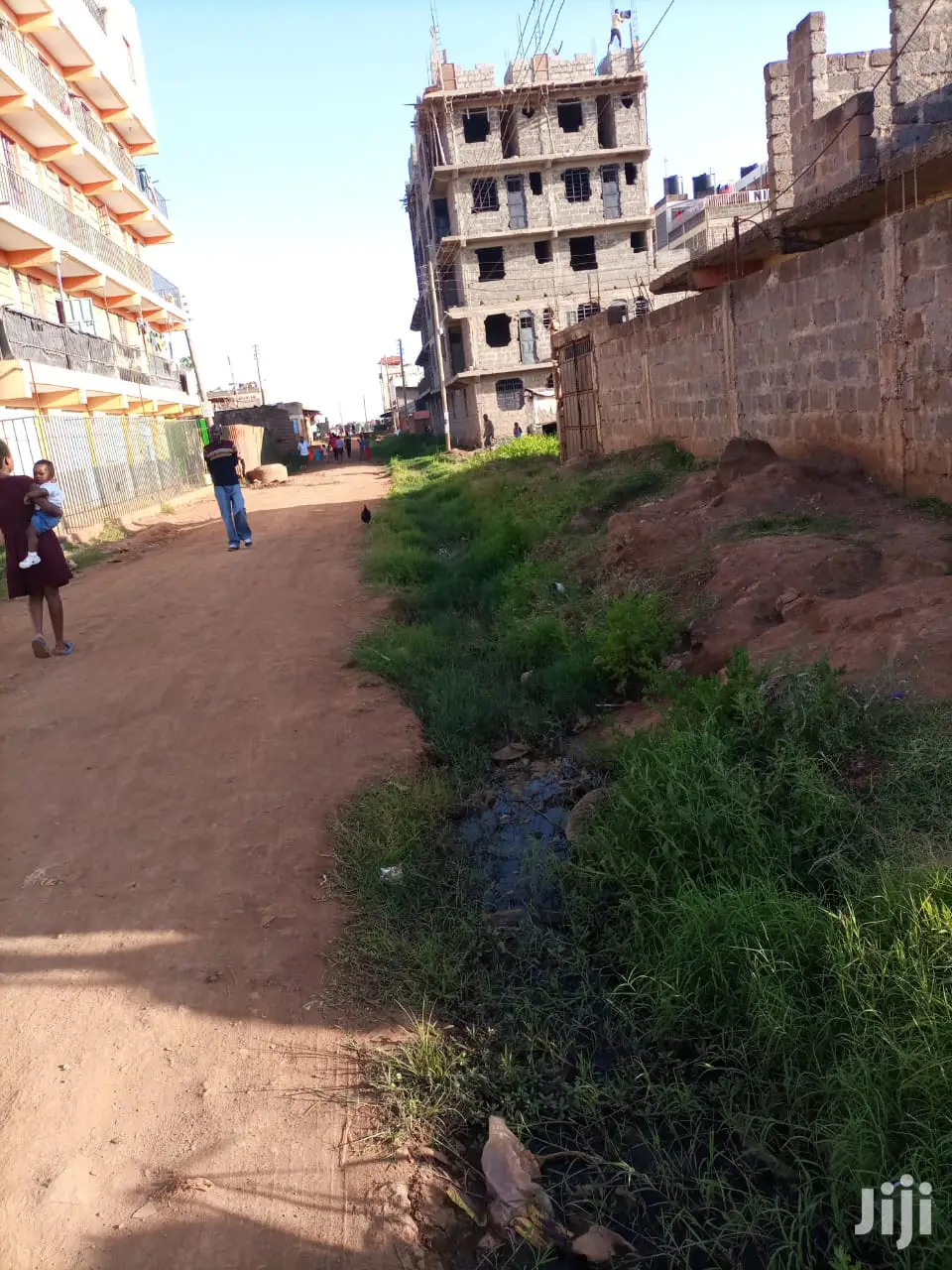 Selling Juja Plot Comprising of 3 One Bedroom From Thika Rd