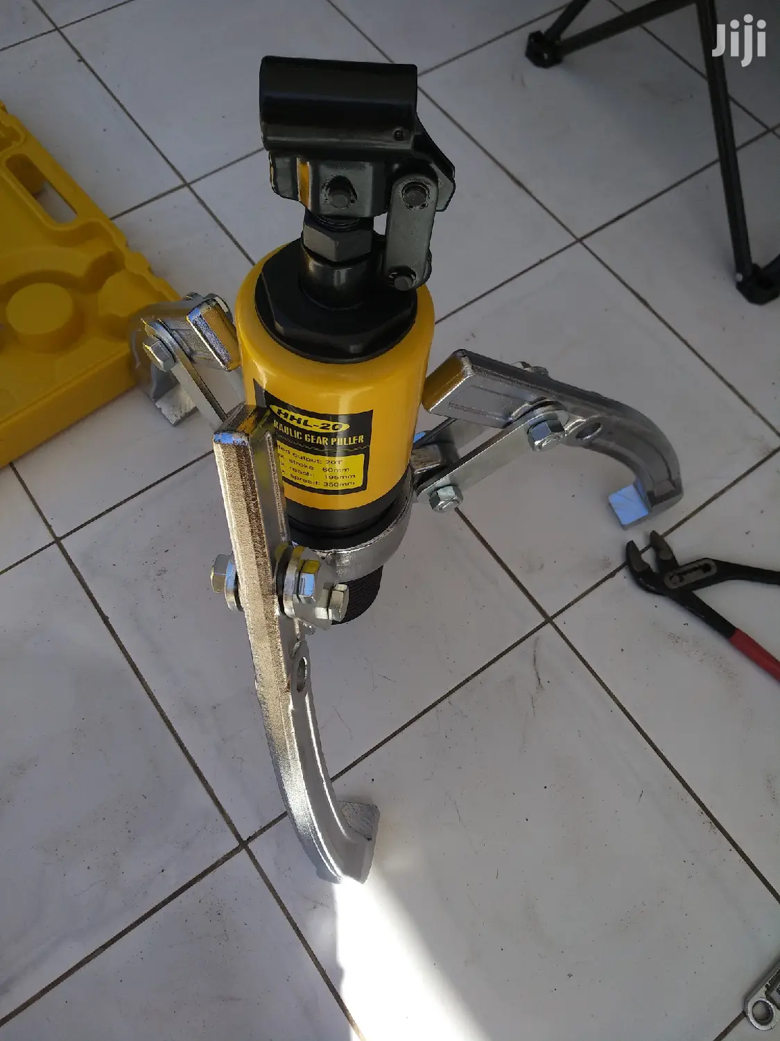 Hydraulic Gear Puller Max Spread of 250mm