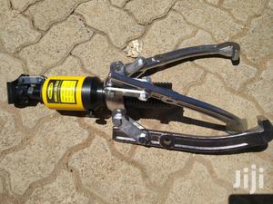 Hydraulic Gear Puller Max Spread of 350mm
