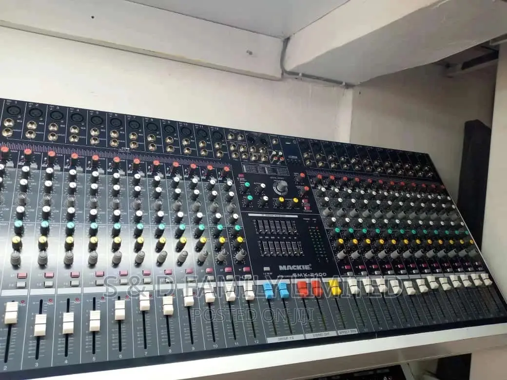 Mackie 24 Channels Plain Mixer