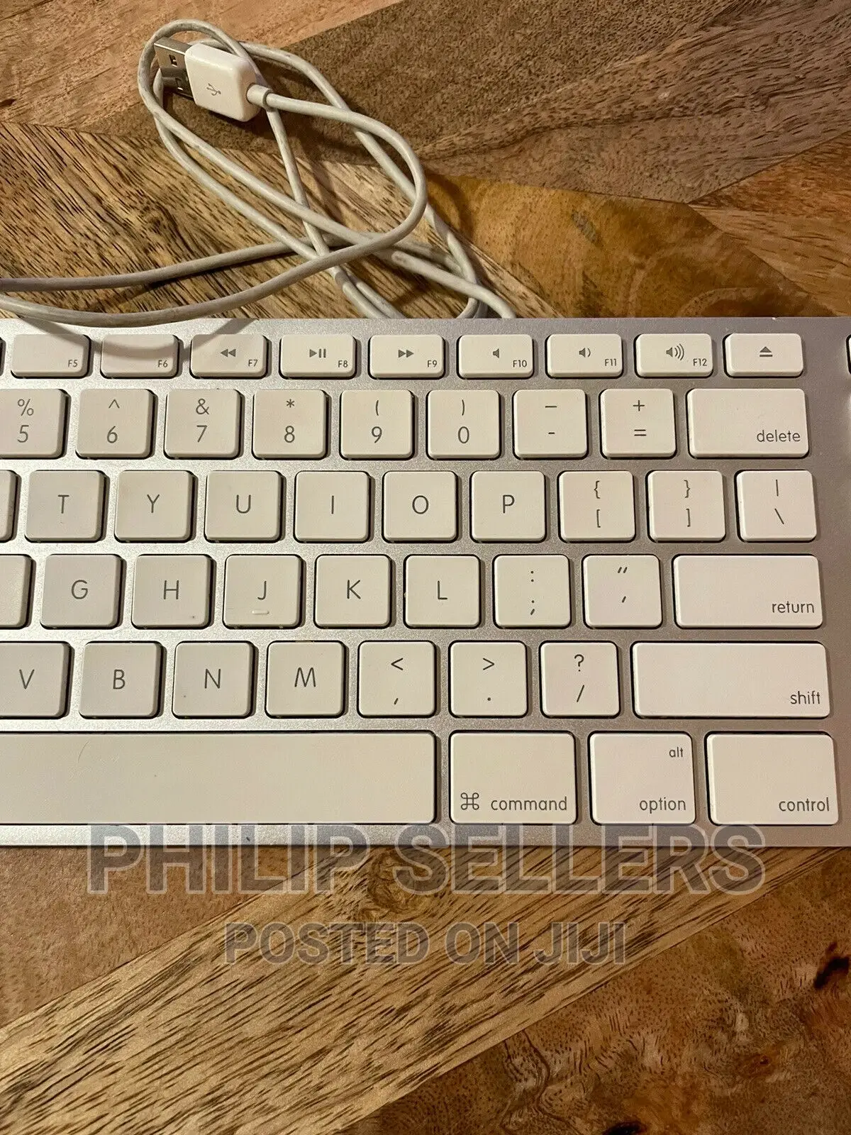 Genuine Apple A1243 Full Size Wired Keyboard With Numpad