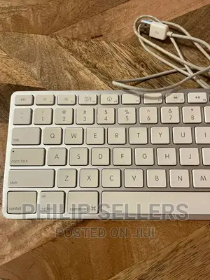 Genuine Apple A1243 Full Size Wired Keyboard With Numpad
