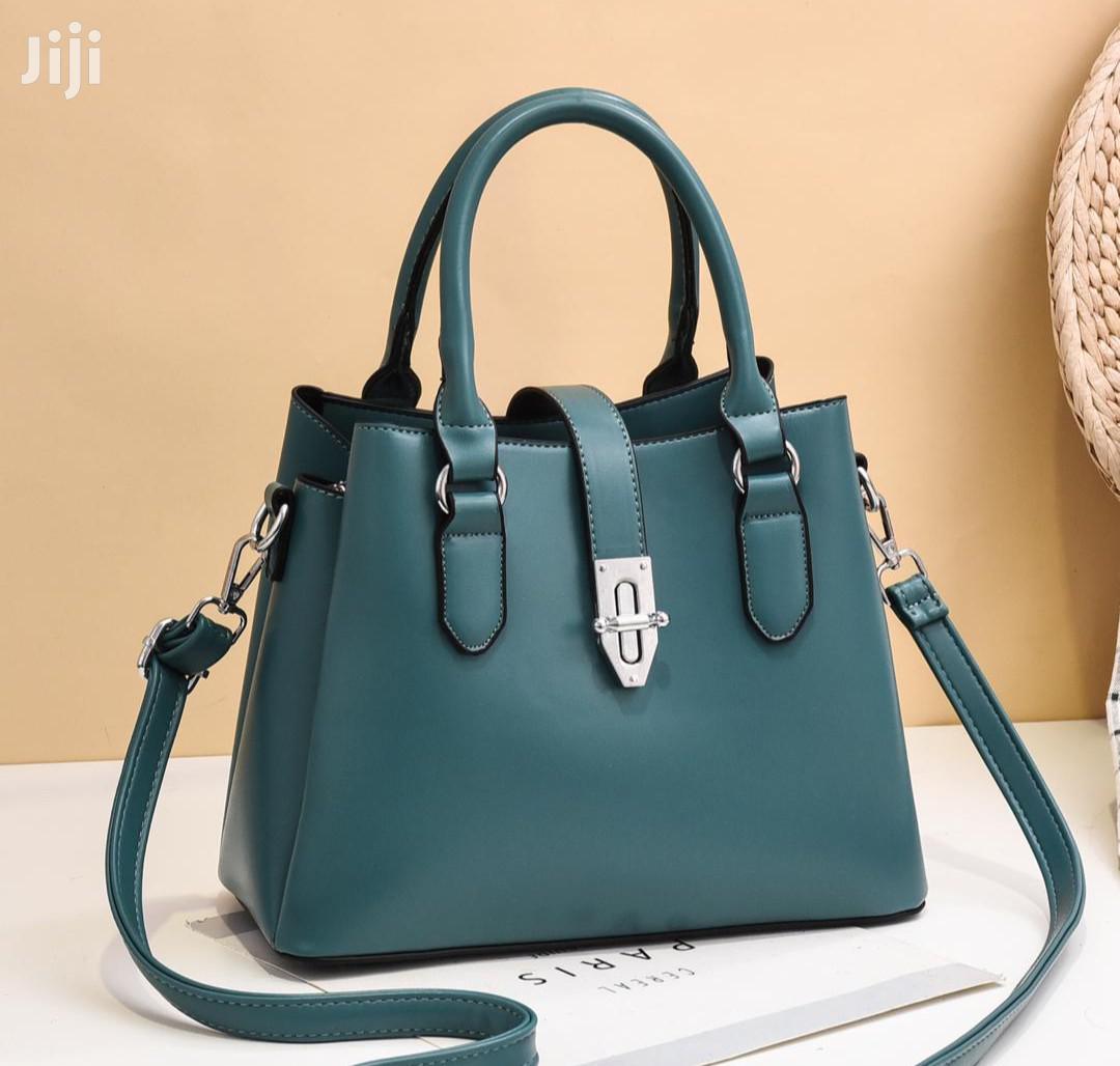 trendy sling bolsa for ladies