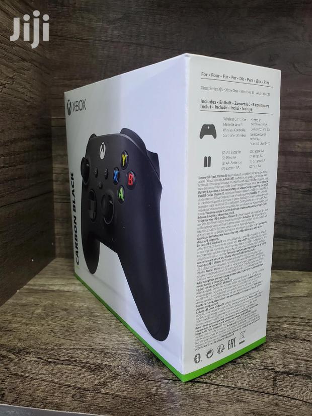 Xbox Series X Controller - thumbnail 3