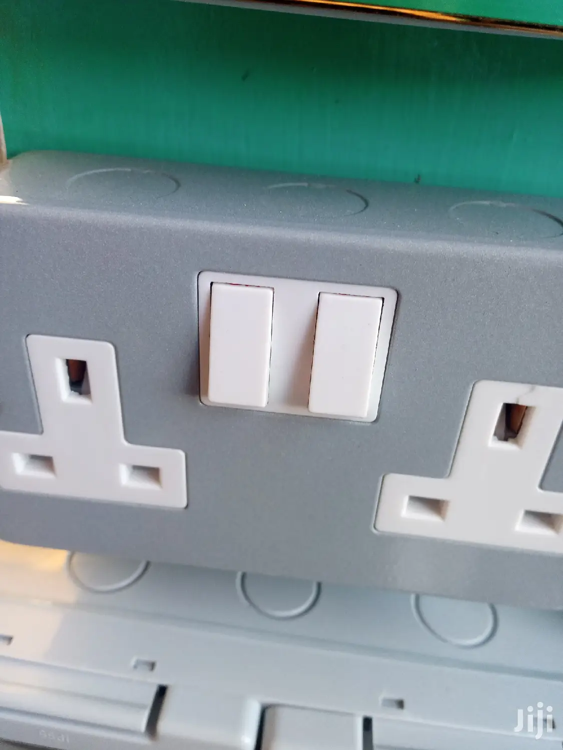 Metallic Twin Sockets
