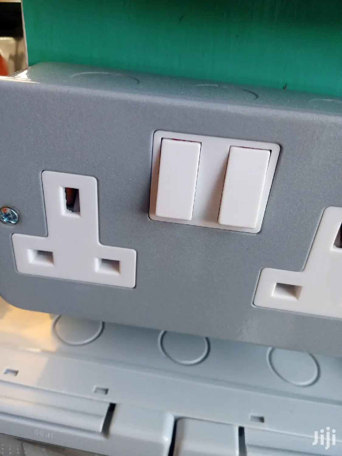 Metallic Twin Sockets