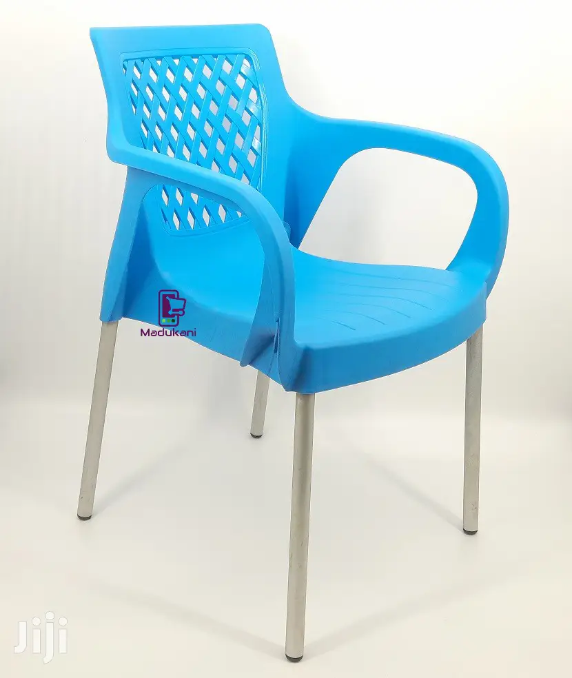 Strong Comfortable Plastic Chair Metal Tubing Legs