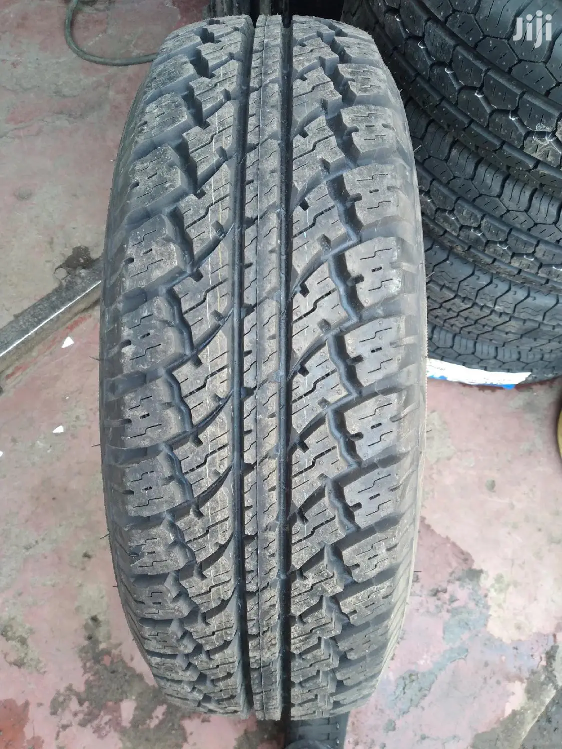Maxtrek Tires Sizes 215/70r16 A/T.
