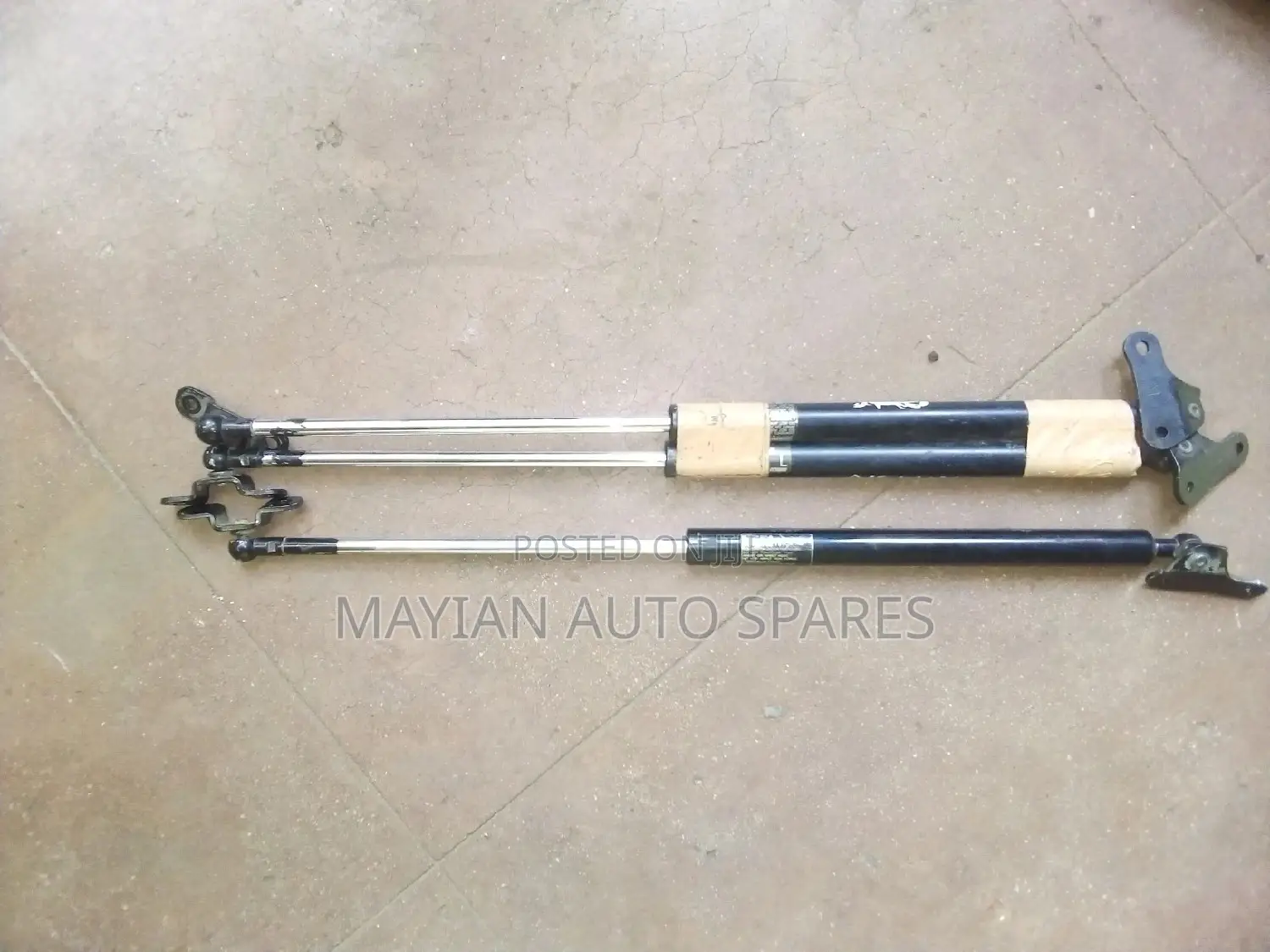 Boot Shocks for Honda Airwave.