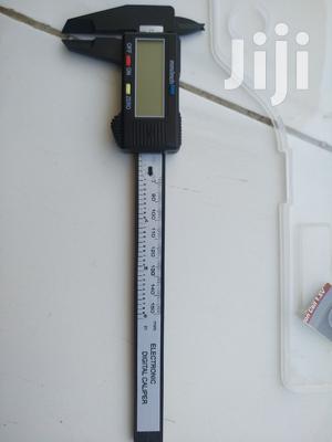 6" Carbon Fibre Composite Digital Vernier Caliper - thumbnail 2