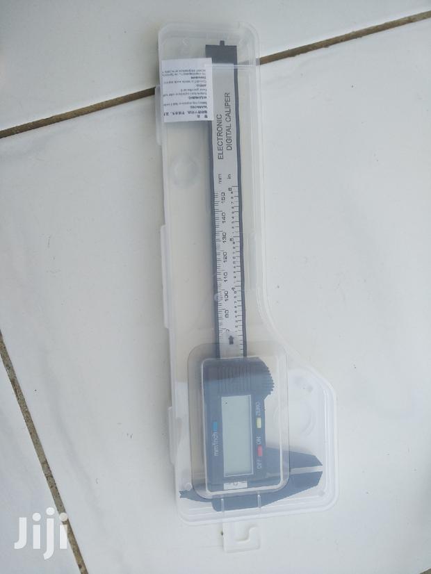 6" Carbon Fibre Composite Digital Vernier Caliper - thumbnail 4