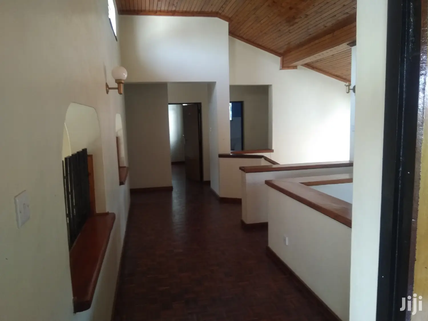 7bedroomed Spacious Maisonette,1br Dsq to Let Muthaiga