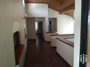 7bedroomed Spacious Maisonette,1br Dsq to Let Muthaiga