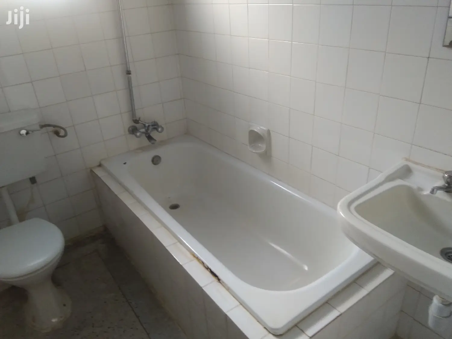 7bedroomed Spacious Maisonette,1br Dsq to Let Muthaiga