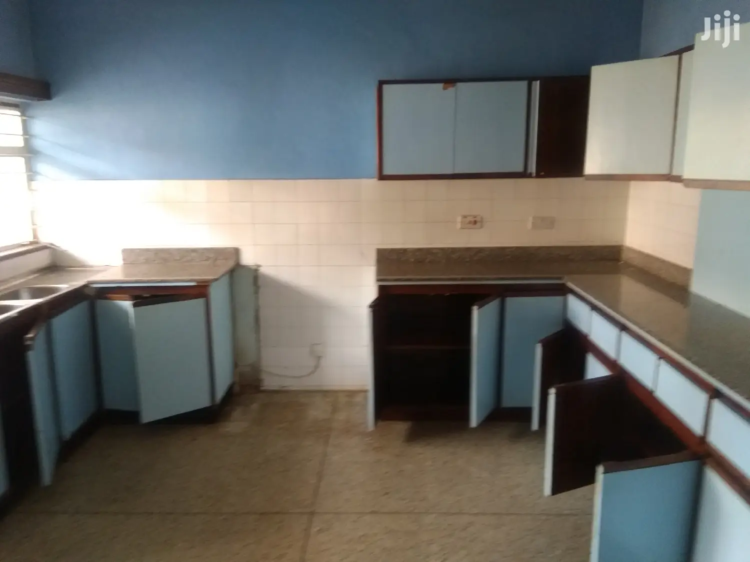 7bedroomed Spacious Maisonette,1br Dsq to Let Muthaiga