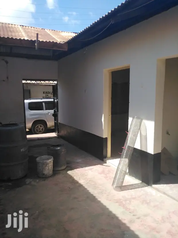 5bdrm Bungalow in Bamburi for Sale