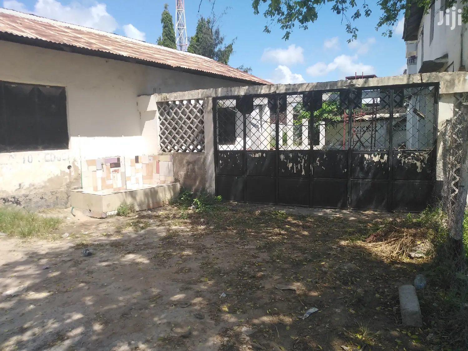 5bdrm Bungalow in Bamburi for sale