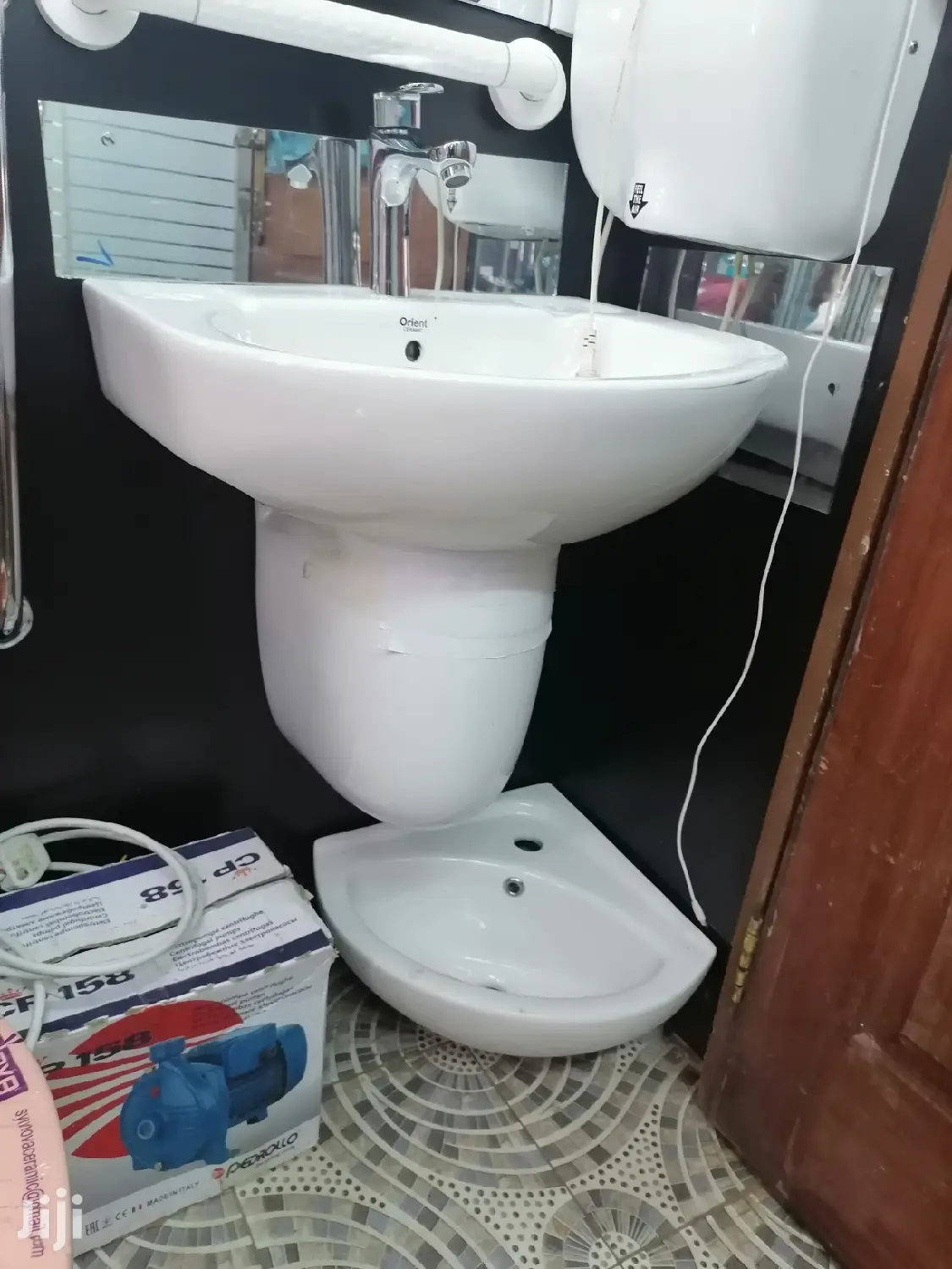 Unique Wash Hand Basin Design