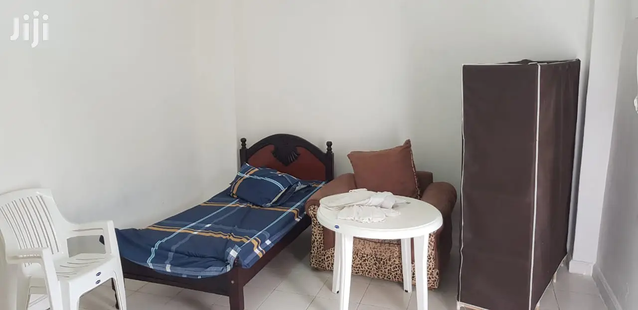 Parklands Spacious Studio for Rent