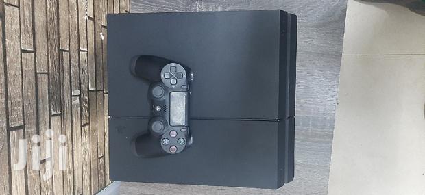 Black Standard Playstation 4 - main view