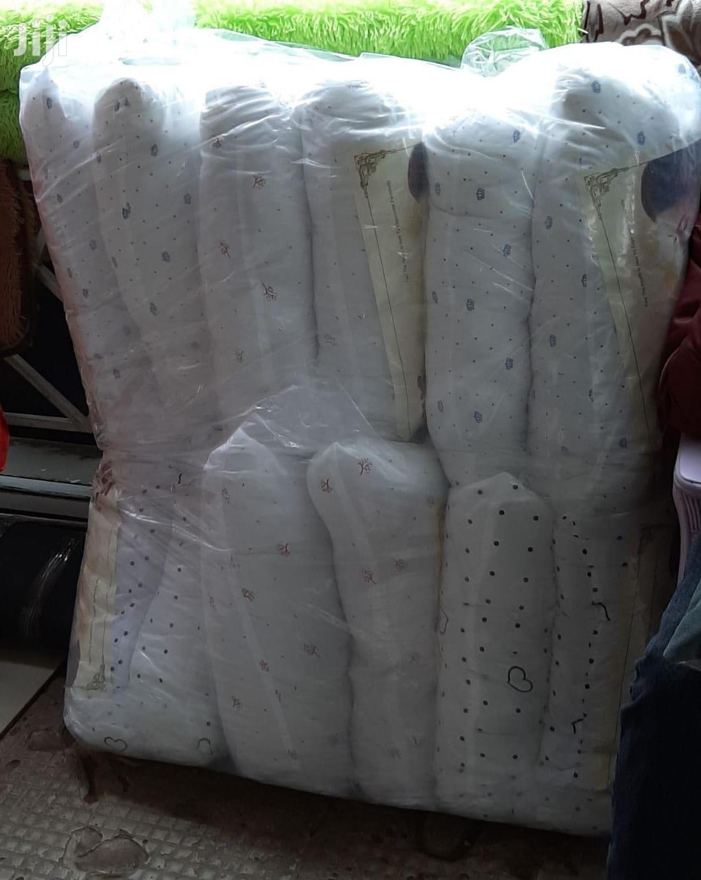 2 Pillows Colour White