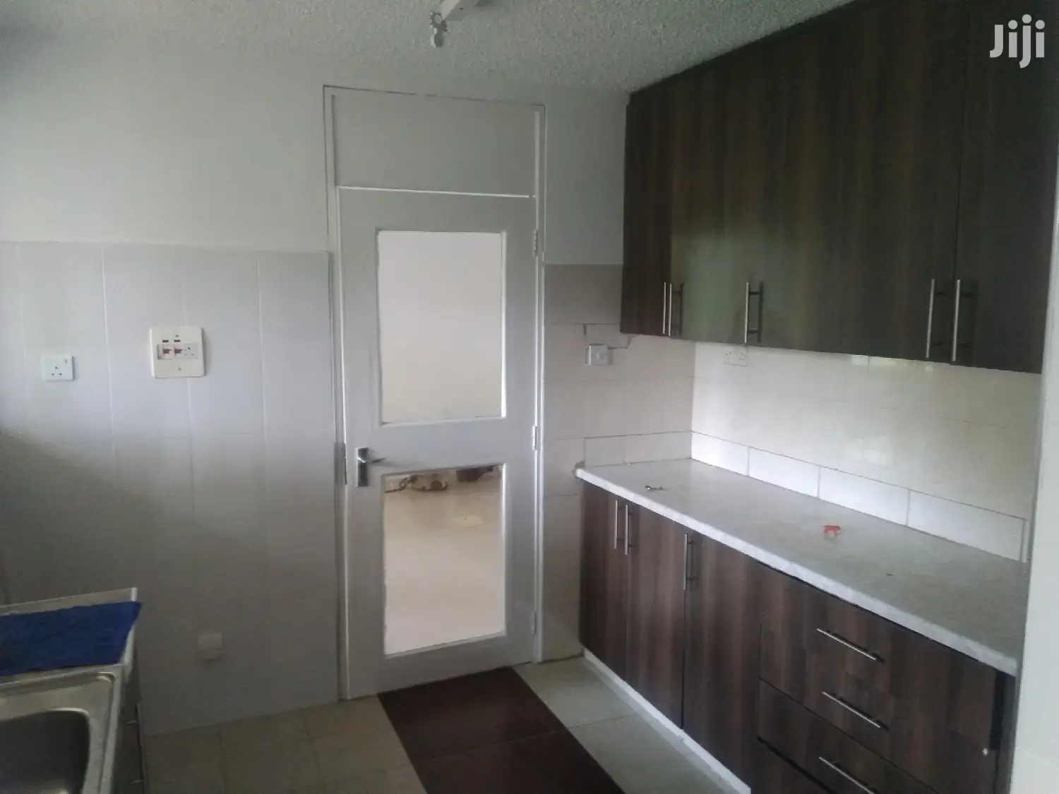 3bedroomed Apartment With Dsq to Let