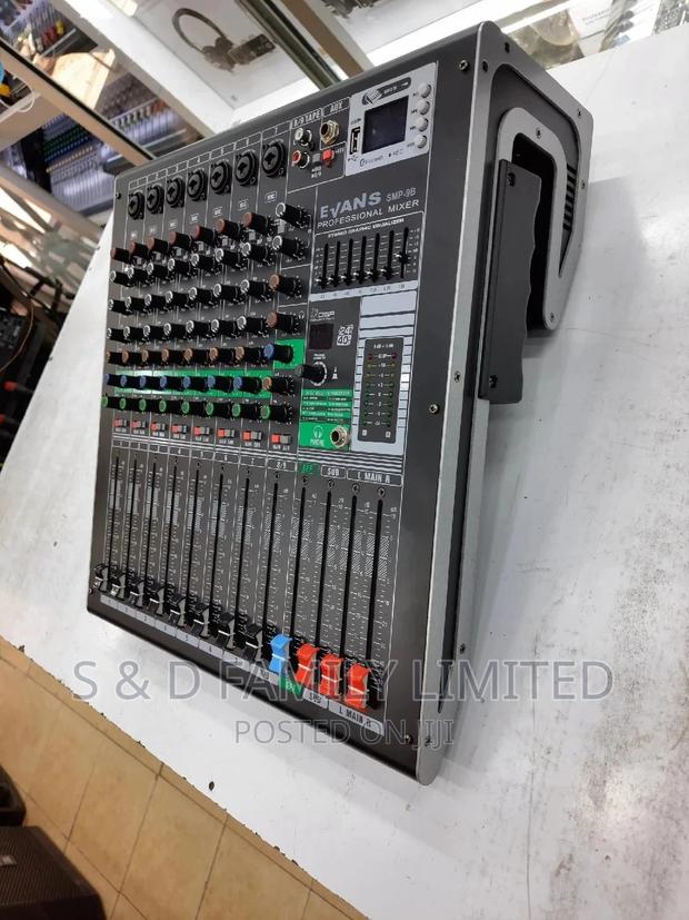 Evans 9 Channels Powered Mixer
