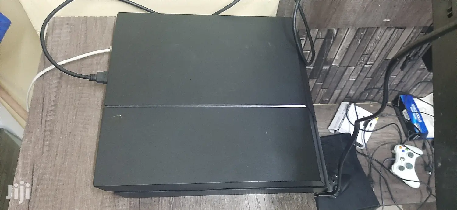 Black Playstation 4