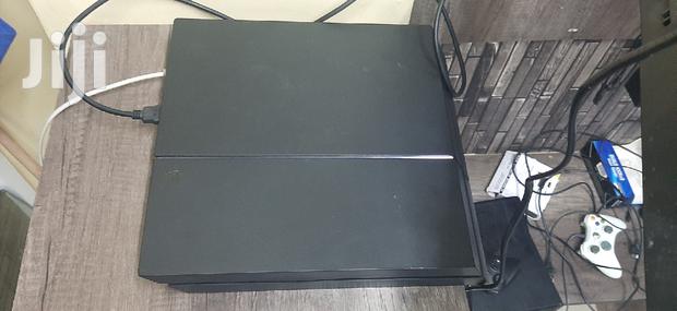 Black Playstation 4 - main view