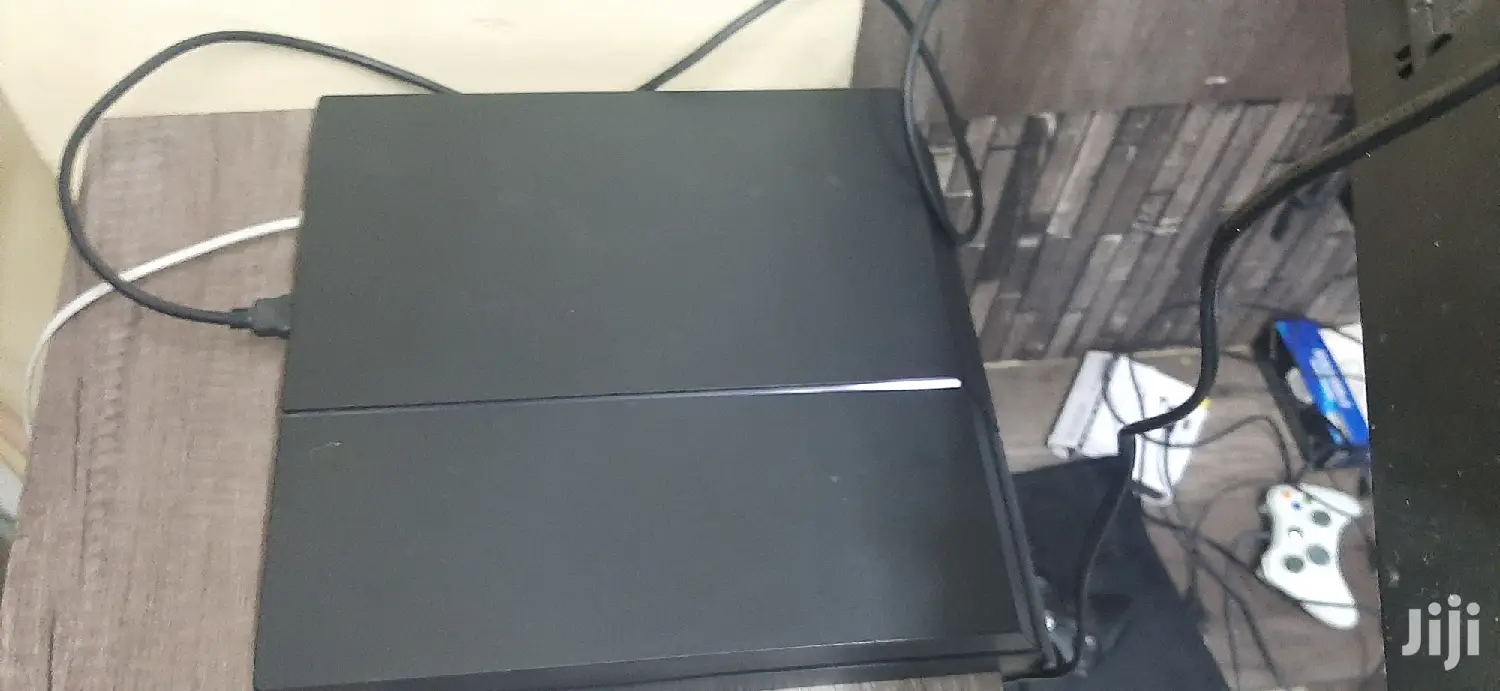 Black Playstation 4