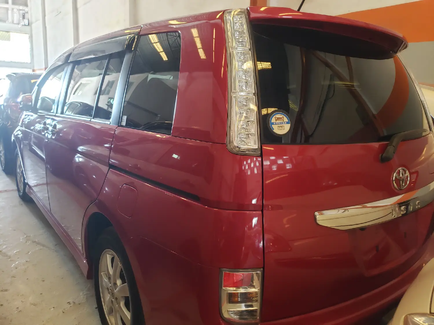 Toyota ISIS 2015 Red