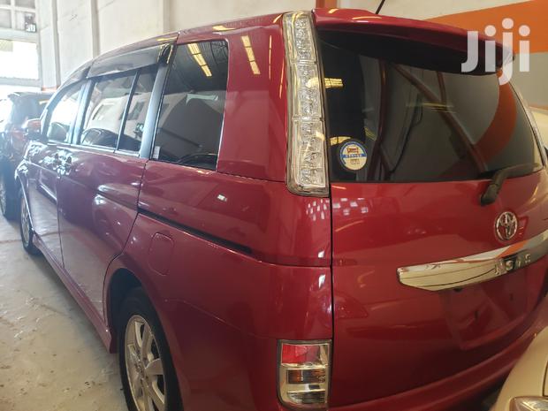 Toyota ISIS 2015 Red - thumbnail 2