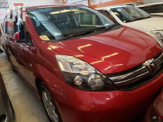 Toyota ISIS 2015 Red - thumbnail 4